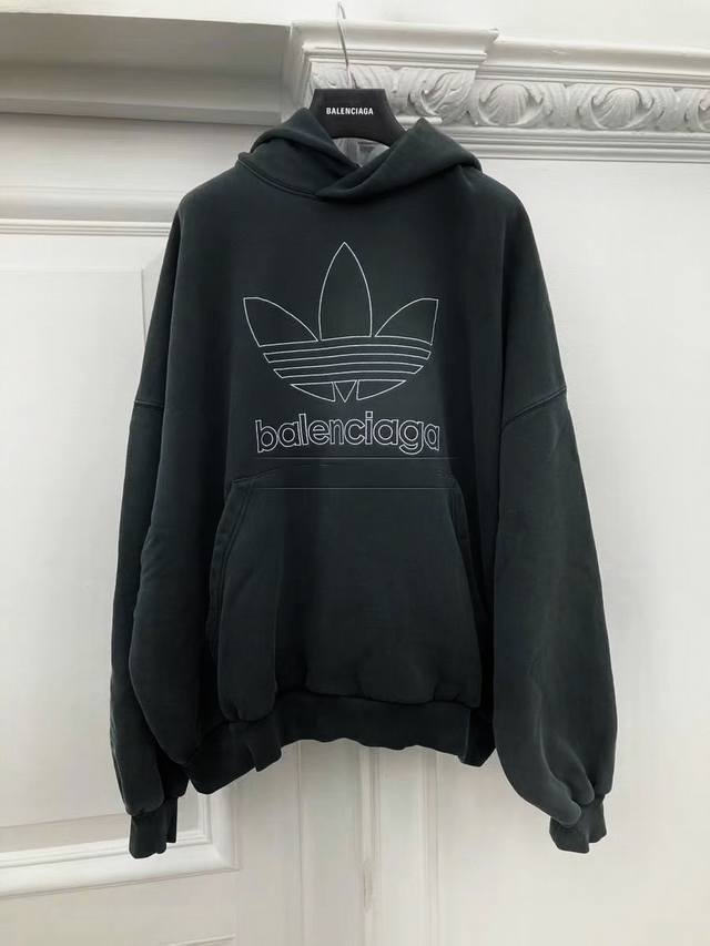 新款卫衣 D Balenciaga巴黎世家adidas 阿迪三叶草联名卫衣宽松运动卫衣 Adidasxbalenciaga合作系列正式公布 最值得期待的这一季合