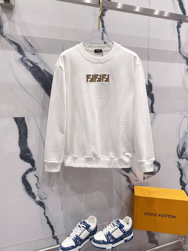 Fendi 芬迪 2024秋季圆领新款卫衣 胸前双f字母刺绣小标logo 纯原品质 原版面料 官方同款 同缸染面料 手感非常舒服 超级百搭好看 个性复古气质 男