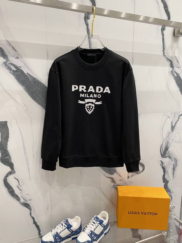 Prada 普拉达 高品质 圆领新款卫衣 经典字母logo刺绣工艺标识 纯原品质 原版面料 官方同款 同缸染面料 手感非常舒服 百搭超级百搭好看 男女都非常合适