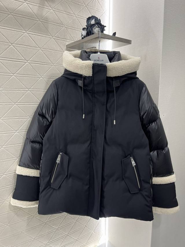 原单狠货女装 配防尘袋 Moncle*2024新品上架 连帽分体式滑雪羽绒服 定制yb进口防风防水尼龙材质 白鹅绒填充内里 整件轻盈保暖 分体式两层叠加外套版型