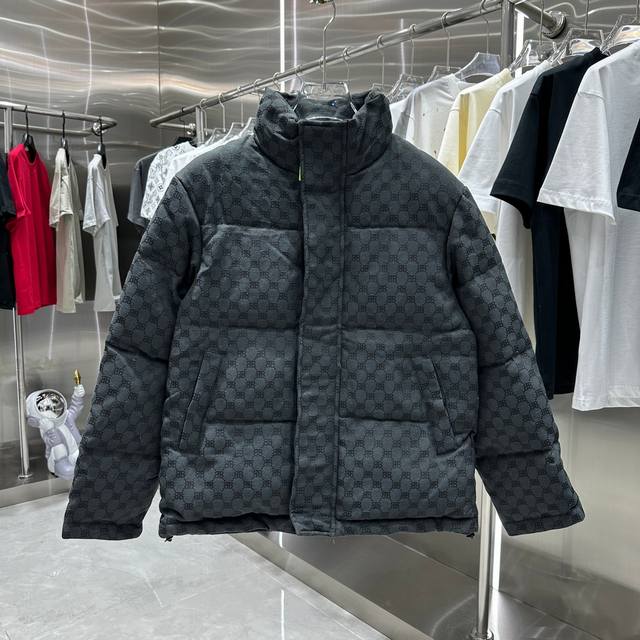 Balenciaga 巴黎世家 新款老花满logo羽绒服 男女外套 码数：M-Xxl