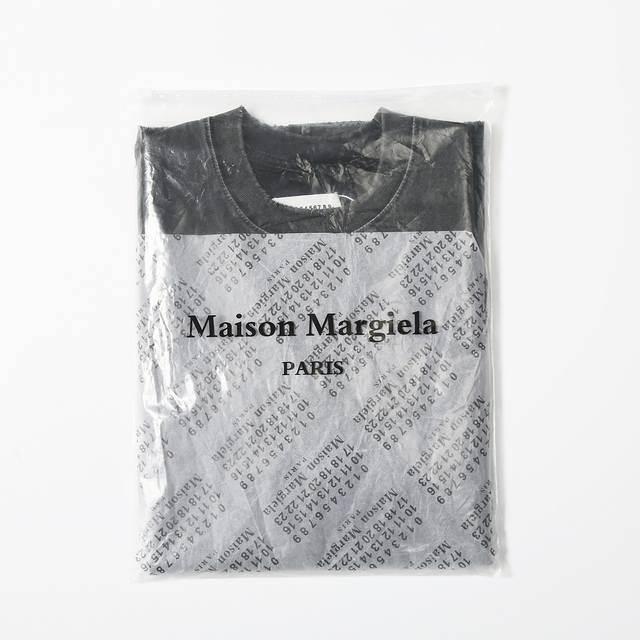 957# Maison Margiela 马吉拉mm6四角标刺绣logo洗水磨破做旧短袖 面料：采用原版定制260G 26支重磅精梳棉 质感极佳且分量感十足 进