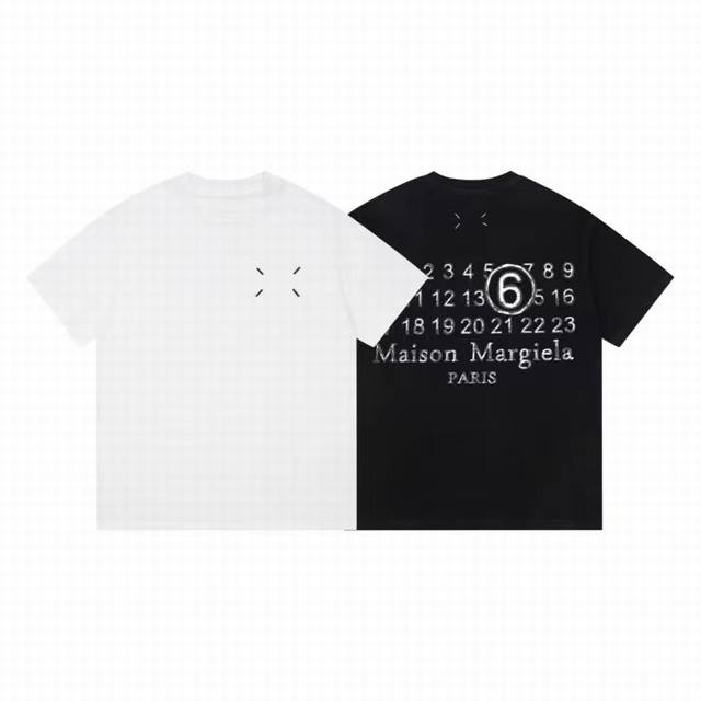 940# Maison Margiela 马吉拉mm6四角标后背印花日历短袖 面料：采用原版定制260G 26支重磅精梳棉 质感极佳且分量感十足 进口定制纱线