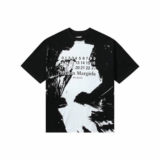 928# Maison Margiela 马吉拉mm6黑白泼墨涂鸦数字短袖t恤 面料：采用原版定制260G 26支重磅精梳棉 质感极佳且分量感十足 进口定制纱线