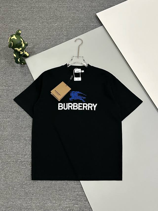 高版本] Burberry 巴宝莉战马剌绣t恤 采用进口立体刺绣工艺，面料工艺绣花与面料融为一体，舒适弹性，面料采用双纱280克厚实面料，上身效果宽松休闲，三标