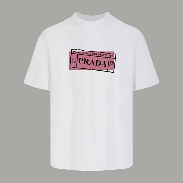 Prada 普拉达 原版面料 官方同款 短袖t恤 定制 同缸染面料 手感非常舒服 春夏最新砖柜同步 时尚又个性 超级百搭好看 男女都非常合适 人手必备款 吊牌