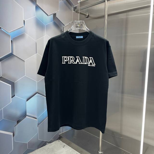 隔天 Prada 2024秋冬新款320克短袖t恤 立体硅胶 男女同款宽松版 S M L Xl Xxl 五个码 黑色 白色 咖色