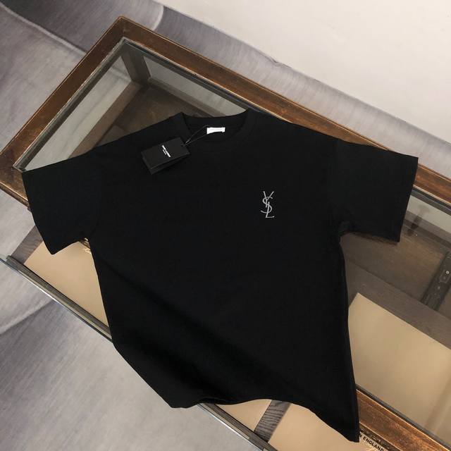 Saint Laurent 圣罗兰 Ysl 24Ss专柜同款圆领短袖t恤 ～情侣款～简单又奢华的刺绣logo设计更上档次～定制棉质面料 ～厚板立体！衣服偏厚使整