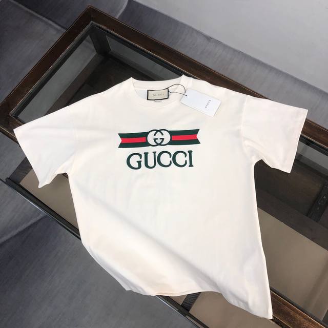 Gucci 古驰 24最新款织带刺绣logo短袖t恤～面料上身舒适透气，不僵硬，修身的剪裁，采用高定定制纯棉面料！上身舒适有型，内搭单穿都完全没问题，时尚潮人必