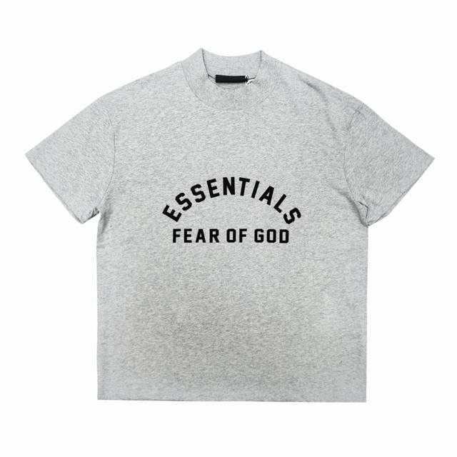 上新 深灰色 顶级版本fear Of God Fog Essentials复线23Ss最新款硅胶植绒字母印花短袖 猫眼反光硅胶印花，给人眼前一亮！光夜如新！ 全