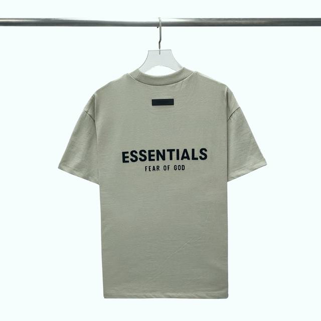 小麦色 顶级版本fear Of God Essentials Fog胸口后背植绒男女情侣明星同款纯棉宽松透气短袖t恤 第八季最新款植绒logo一出，可谓是爆款中