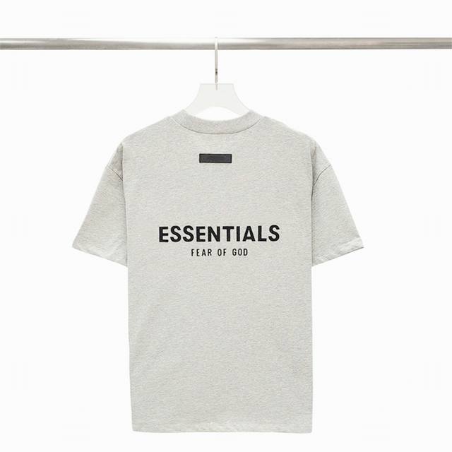 燕麦色 顶级版本fear Of God Essentials Fog胸口后背植绒男女情侣明星同款纯棉宽松透气短袖t恤 第八季最新款植绒logo一出，可谓是爆款中