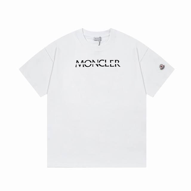 Moncler 蒙口 简约分裂字母印花 Logo标识精致升级，灵感源自八十年代复古 原版面料 官方同款 短袖t恤 定制260克同缸染面料 手感非常舒服 春夏砖柜