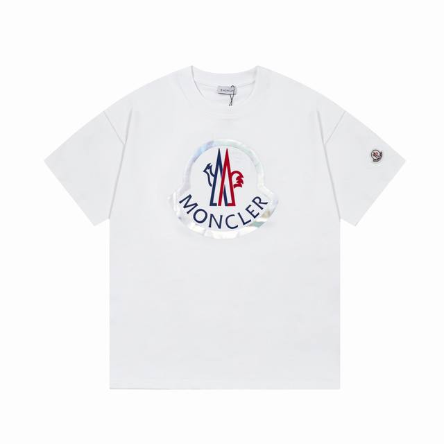 Moncler 蒙口 字母双色植绒反光压花 Logo标识精致升级，灵感源自八十年代复古 原版面料 官方同款 短袖t恤 定制260克同缸染面料 手感非常舒服 春夏