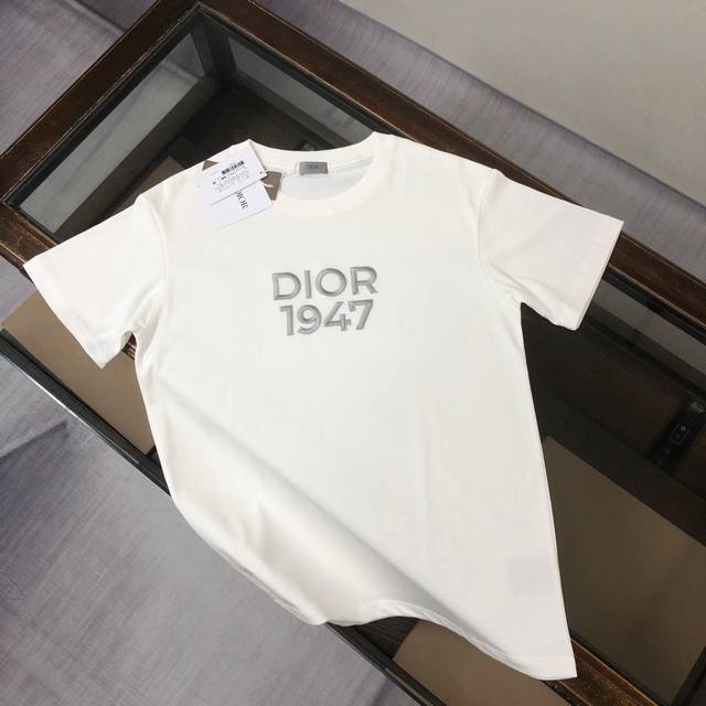 Dior 迪奥 24Ss春夏最新款经典刺绣字母logo短袖t恤！ Logo精致升级 ！定制面料，手感非常舒服 春夏最新砖柜同步 时尚又个性 超级百搭好看的一款