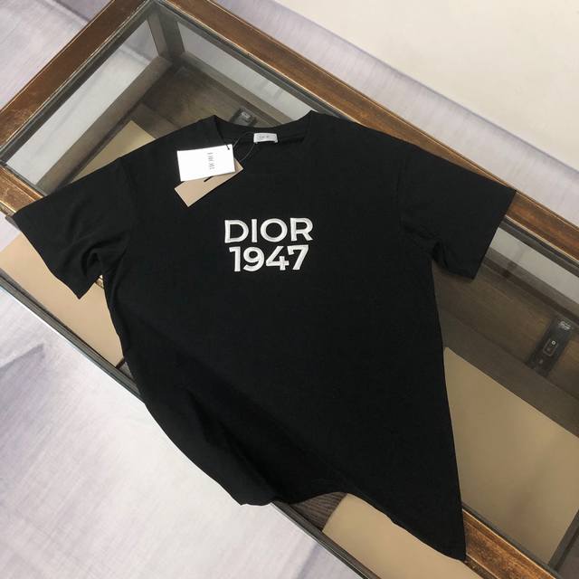 Dior 迪奥 24Ss春夏最新款经典刺绣字母logo短袖t恤！ Logo精致升级 ！定制面料，手感非常舒服 春夏最新砖柜同步 时尚又个性 超级百搭好看的一款