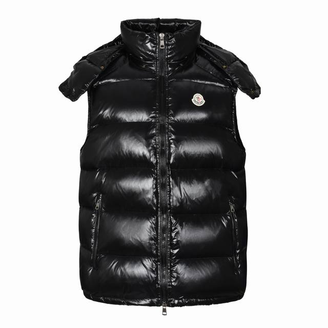 官网1:1原单品质 Moncler 23Fw 经典漆面连帽羽绒马甲 原9,200购入，蒙口经典maya系列，苏州吴江区盛泽镇给波司登代工面料厂供应，光泽度和支援