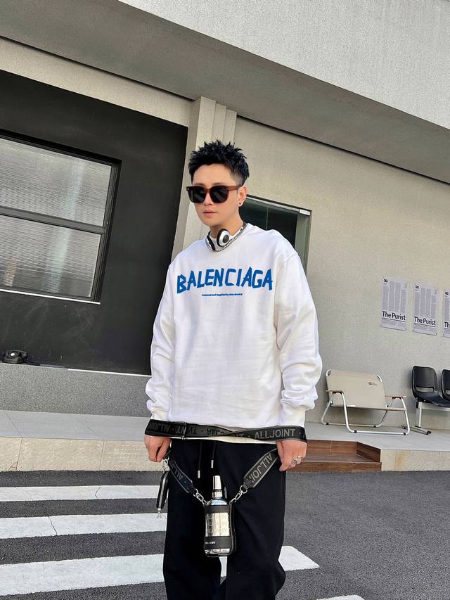 巴黎世家 Balenciaga官网 新款字母印花双层重工字母图案不管是t桖还是卫衣都是每年的爆款单品 前幅大面积印花采用大康丽数码印花机直喷 成本极高 经过多次