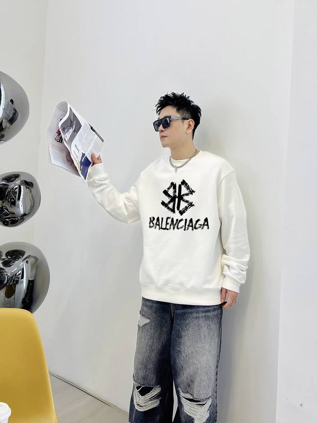 巴黎世家 Balenciaga官网 新款字母印花双层重工字母图案不管是t桖还是卫衣都是每年的爆款单品 前幅大面积印花采用大康丽数码印花机直喷 成本极高 经过多次