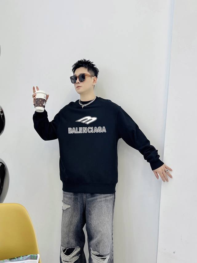 巴黎世家 Balenciaga官网 新款字母印花双层重工字母图案不管是t桖还是卫衣都是每年的爆款单品 前幅大面积印花采用大康丽数码印花机直喷 成本极高 经过多次