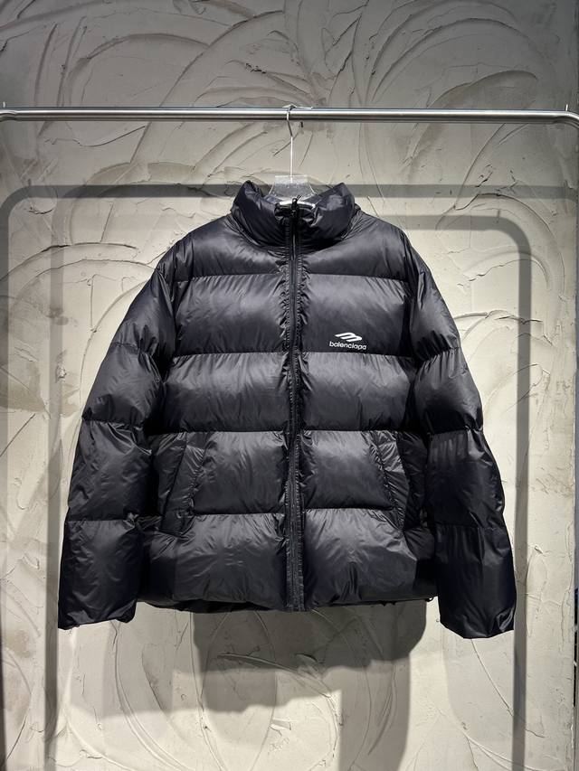 Balenciaga巴黎世家新款blcg秋冬新款24Fw滑雪ski系列3M反光字母棉马甲 外套，这款是今年滑雪系列柏服马甲 外套版型很立体，反光织带棉衣外套 今