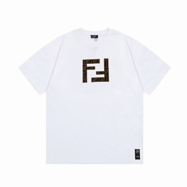 Fendi 芬迪 双ff字母贴布刺绣 Logo标识精致升级，灵感源自八十年代复古 原版面料 官方同款 短袖t恤 定制260克同缸染面料 手感非常舒服 春夏最新砖