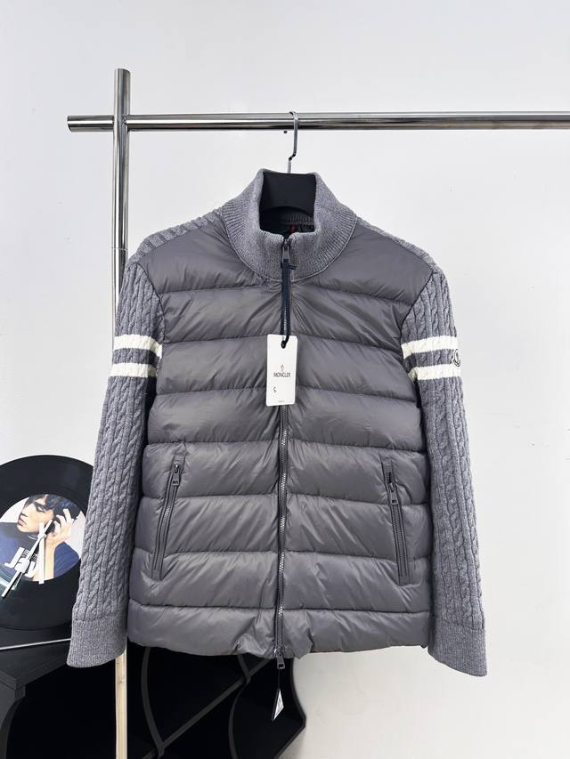 款号：Mc05 Moncler & 蒙口 Fw24爆款立领针织拼接羽绒服 整套内衬 防风保暖 Color：黑色 灰色 Size：1-5