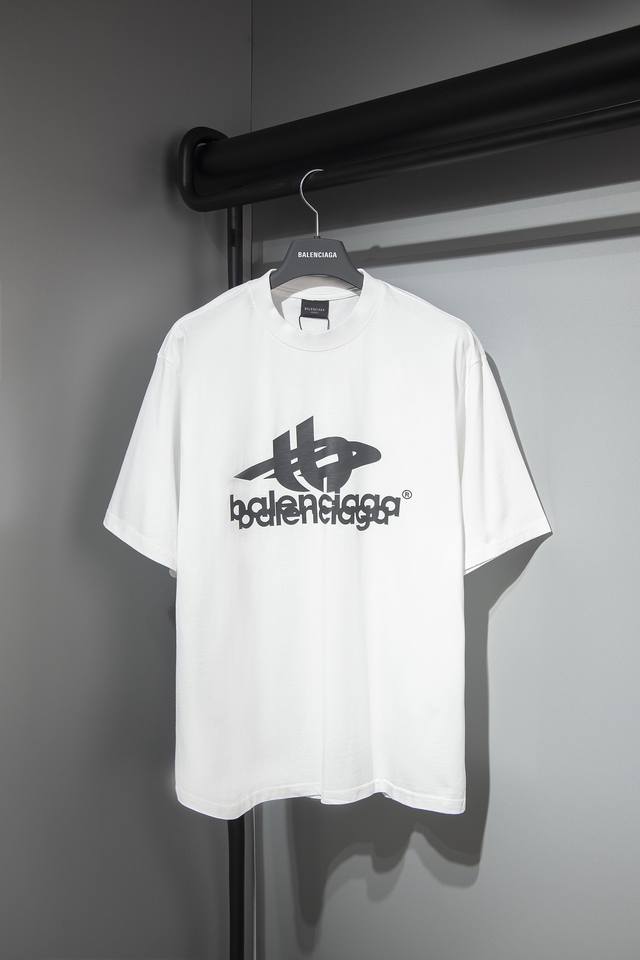 Balenciaga 巴黎世家23Ss 重叠字母logo短袖 纯棉柔软面料 对色定染面料高水平印花工艺简约大气，采用进口水浆材质水浆印花的工作原理接近于染色 宽