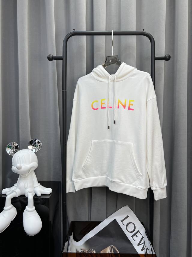 Celine 赛琳 24Ss新款潮流经典卫衣，精致裁剪，高品质工艺！采用定织定染纯棉面料420克左右纯棉卫衣面料！图案进口数码印花工艺，耐穿耐洗久穿不变型，微阔