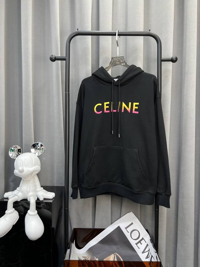 Celine 赛琳 24Ss新款潮流经典卫衣，精致裁剪，高品质工艺！采用定织定染纯棉面料420克左右纯棉卫衣面料！图案进口数码印花工艺，耐穿耐洗久穿不变型，微阔