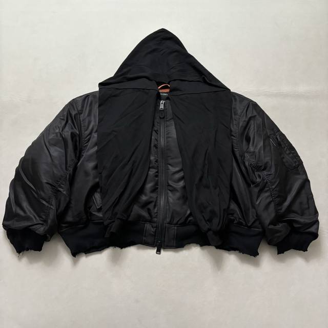 Balenciaga帽子连袖棉服外套