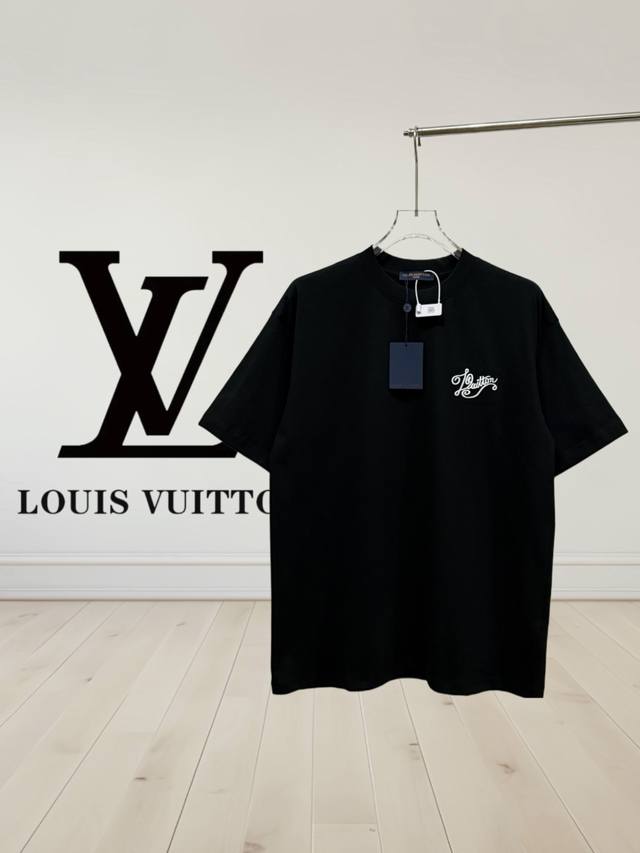 D [高版本]Louis Vuitton*路易威登 标识圆领t恤 *定织定染280G克32支面料制成，面料手感厚实且有一定的自重感，贴身亲肤保暖性极佳，丝毫感受