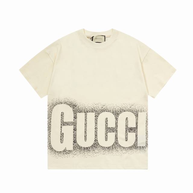 D Gucci 古驰 双g字母 镂空喷墨印花 Logo标识精致升级，灵感源自八十年代复古 原版面料 官方同款 短袖t恤 定制260克同缸染面料 手感非常舒服 春