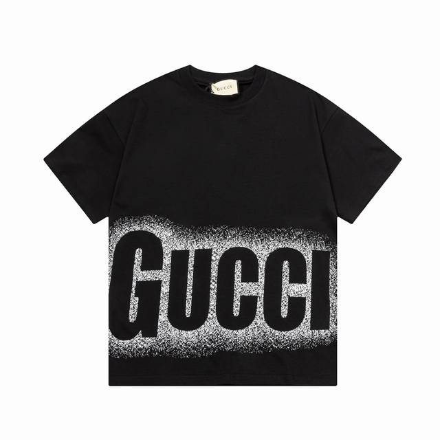 D Gucci 古驰 双g字母 镂空喷墨印花 Logo标识精致升级，灵感源自八十年代复古 原版面料 官方同款 短袖t恤 定制260克同缸染面料 手感非常舒服 春