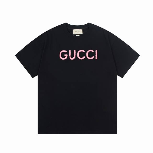 D Gucci 古驰 双g 简约 粉色字母 刺绣 Logo标识精致升级，灵感源自八十年代复古 原版面料 官方同款 短袖t恤 定制260克同缸染面料 手感非常舒服