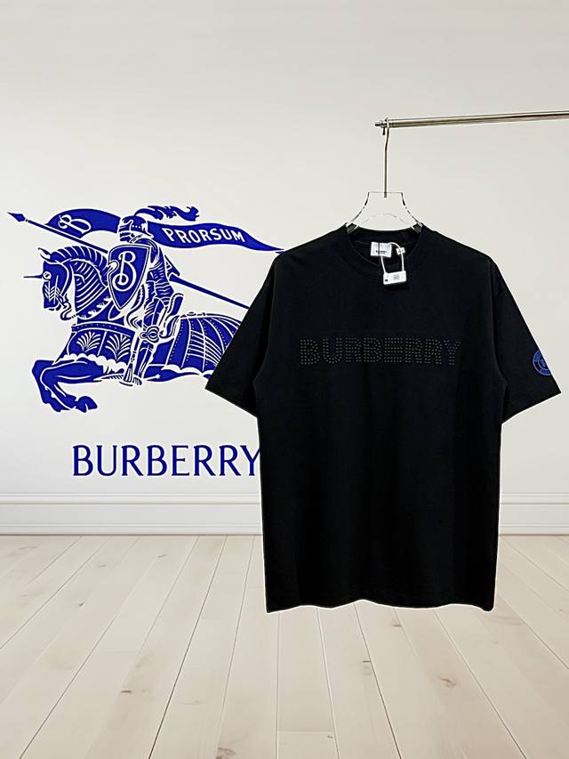 高版本] Burberry 巴宝莉 新款字母刺绣珠粒特种工艺同色英文和袖口上绣出战马骑士logo。25Ss春夏男女同款纯棉宽松圆领短袖t恤客供32支280G全棉