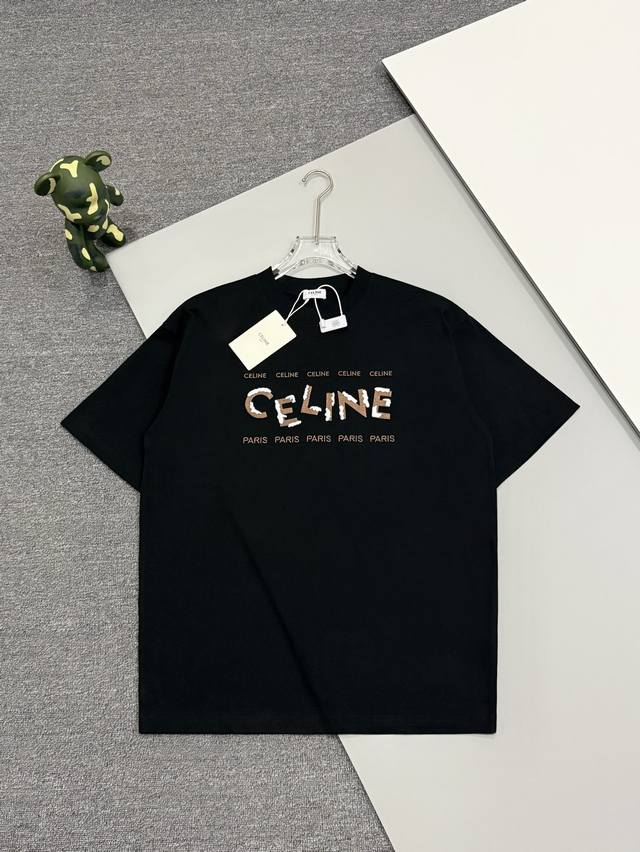 高品质］思琳 Celine 25Ss前幅刺秀工艺加厚二色logo后面绣花英文圆领短袖t恤，有个性街头设计风格 面料采用32支280G精棉双纱面料 定制同缸染面料