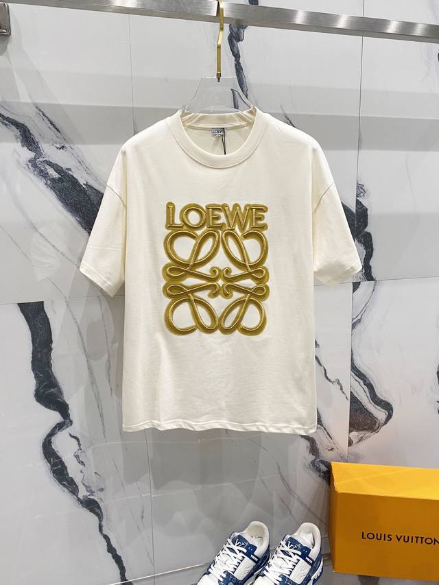 Loewe 罗意威 260克圆领短袖t恤 喷墨刺绣图腾字母logo标识 官方同步 高版本 高品质 时尚个性 百搭潮流 纯原品质 原版面料 吊牌 领标 水洗麦 三