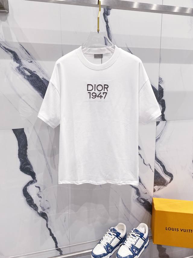 Dior 迪奥 260克圆领短袖t恤 经典cd字母1947刺绣logo 官方同步 高版本 高品质 时尚个性 百搭潮流 纯原品质 原版面料 吊牌 领标 水洗麦 三