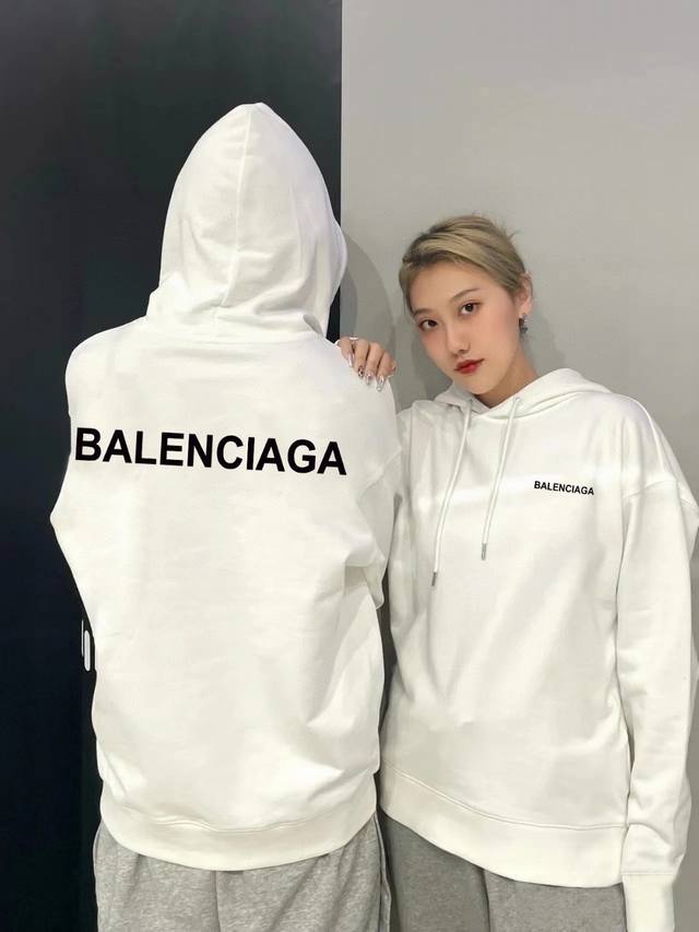 W36加绒 2024 巴黎世家balenciaga专柜同步新款前后字母大logo男女情侣同款连帽卫衣 本款采用客供精选纯棉面料，不起球不褪色不变形，内里采用42