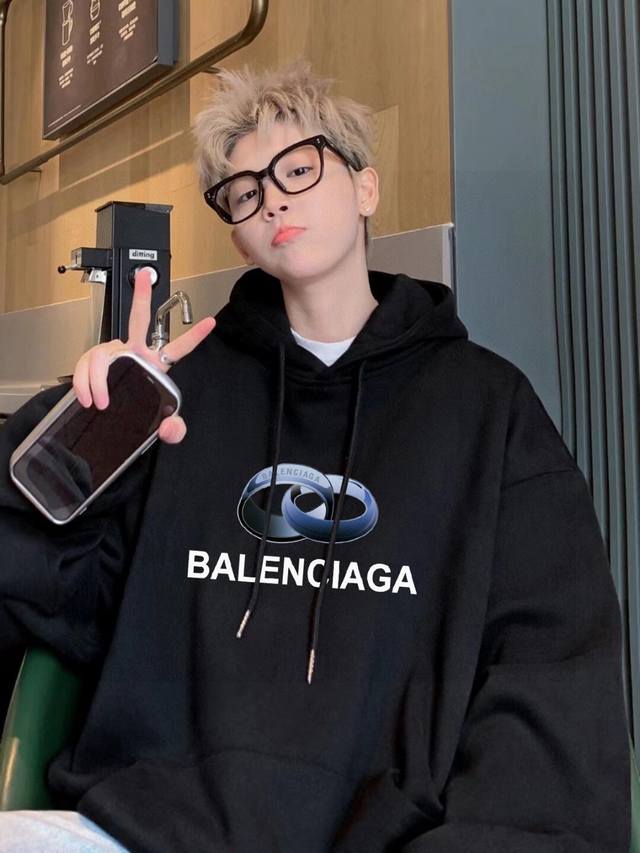 W32加绒 巴黎世家balenciaga专柜同步新款字母大logo联名款男女情侣同款连帽加绒卫衣 本款采用客供精选纯棉面料，不起球不褪色不变形，内里采用420G