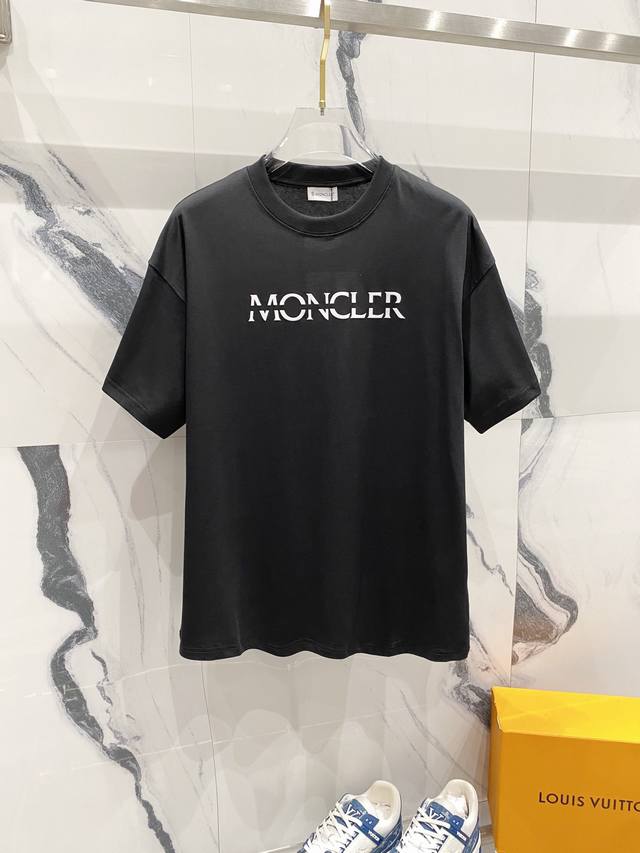 Moncler 蒙口 260克圆领短袖t恤 创意分割字母印花logo标识小徽章 官方同步 高版本 高品质 时尚个性 百搭潮流 纯原品质 原版面料 吊牌 领标 水