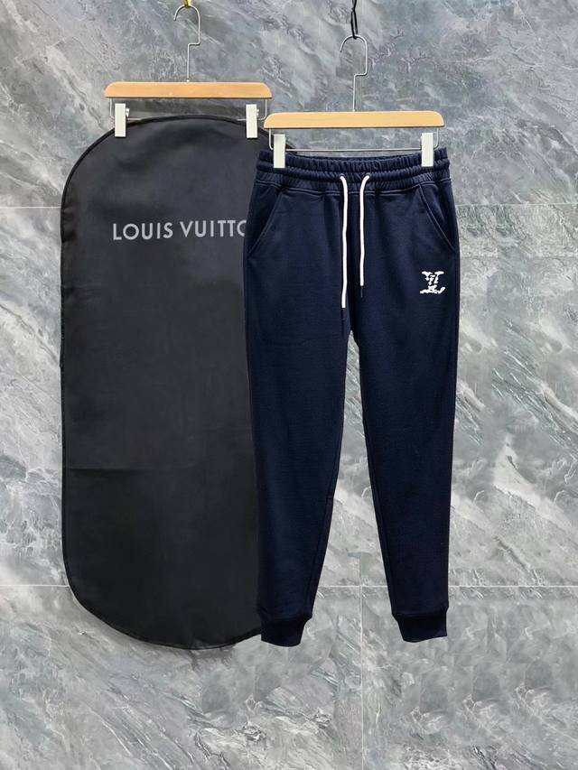 Lv 路易威登24Ss 秋冬秀款 修身线条精美简约logo运动裤 国内代工厂出口 供应顶级品牌的面料 360G克重 兼容所有身材 腰部松紧带黑白抽绳设计 定制抽