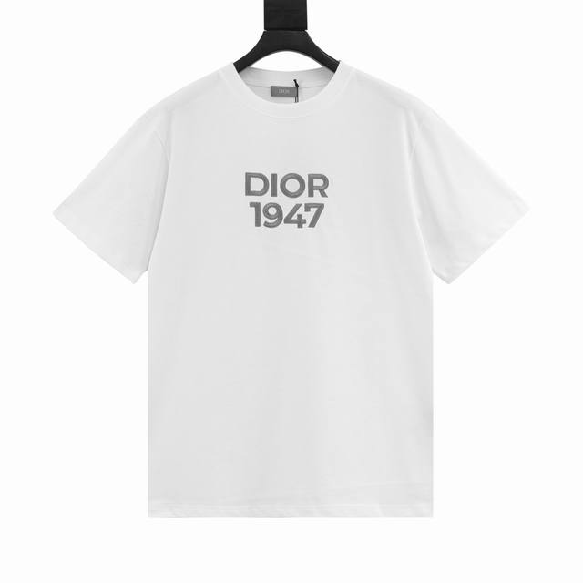 款号y546 Dior 迪奥cd 1947绣花短袖t恤 本款t恤是二零二四春季男装系列新品，展示 Dior 47 标志印花，向 Dior 承传以及这一具有历史意