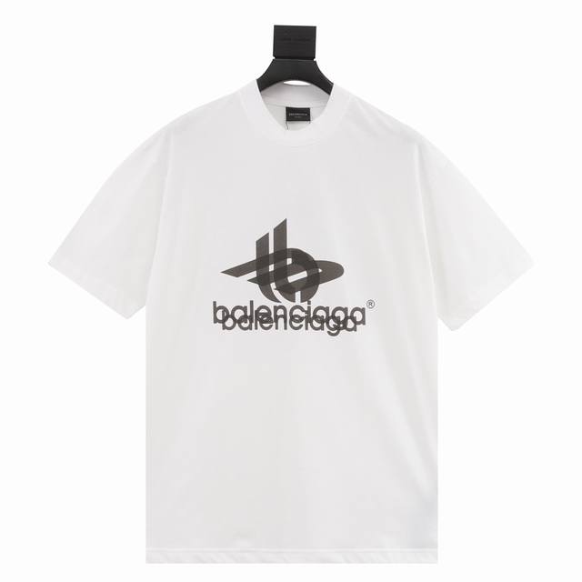 款号y509 Balenciaga 巴黎世家 重叠字母印花圆领短袖 采用双纱平纹，100%棉，32支双纱棉高密布，面料用的是国产新疆优质棉纱，新疆棉花是国产棉花