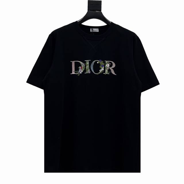 款号y043 Dior 迪奥 渐变花卉刺绣短袖t恤 前幅图案采用进口绣线，由十万针刺绣工艺做出di**图案打底，在绣花基础上结合分散染料做出原版渐变效果，用含有