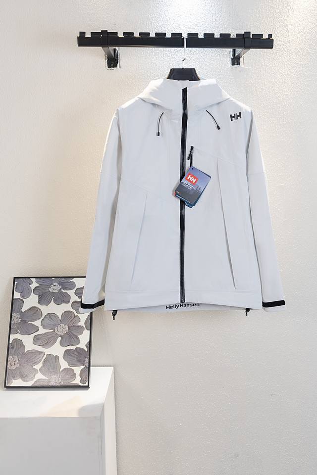 顶级版本 款号h3111 Hellyhansen 海丽汉森 Hh H2硬壳冲锋衣 搭载专业防泼水面料得北欧品牌冲锋衣 设计线条简约流畅 机能型格尽显 这款冲锋衣