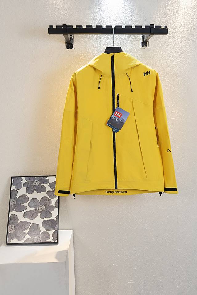 顶级版本 款号h3111 Hellyhansen 海丽汉森 Hh H2硬壳冲锋衣 搭载专业防泼水面料得北欧品牌冲锋衣 设计线条简约流畅 机能型格尽显 这款冲锋衣