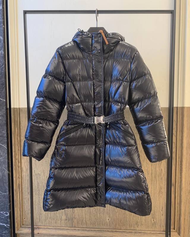 Moncler Bellevue女士长款羽绒夹克外套.柜台实拍展示.