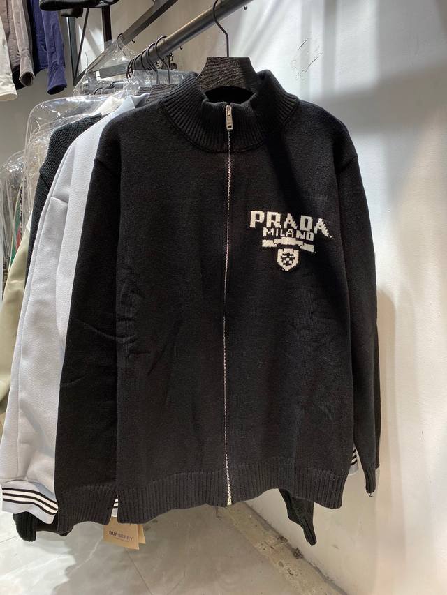 Prada 普拉达提花字母针织毛衣外套 新款市面1:1最高版本复刻 原版开发 定智针织面料工艺处理 绝非市场羊毛成分通过水洗做出来的手感效果厚实感十足 质感区别